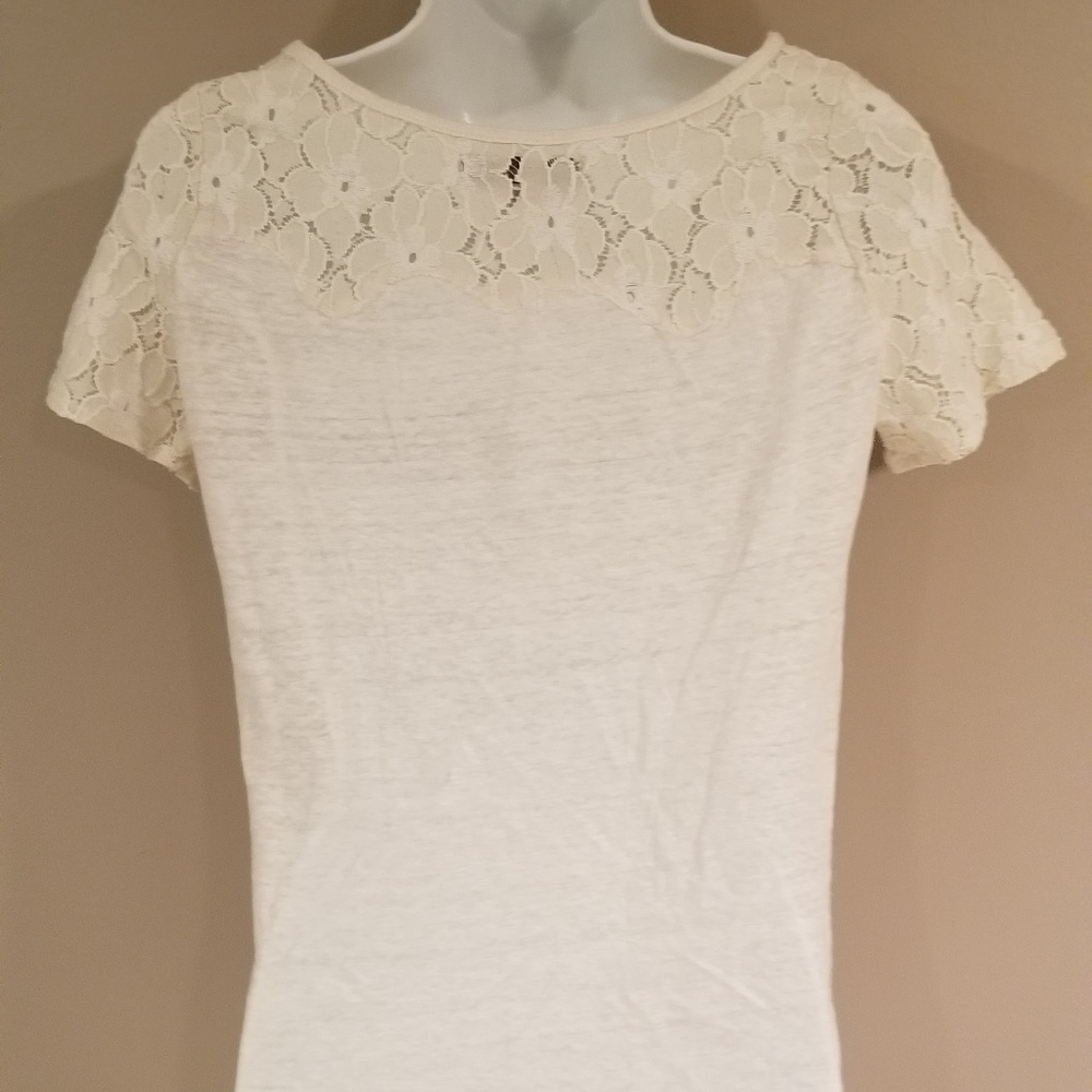 ⬇️3/$25 bundle 🏷 Loft crochet lace top